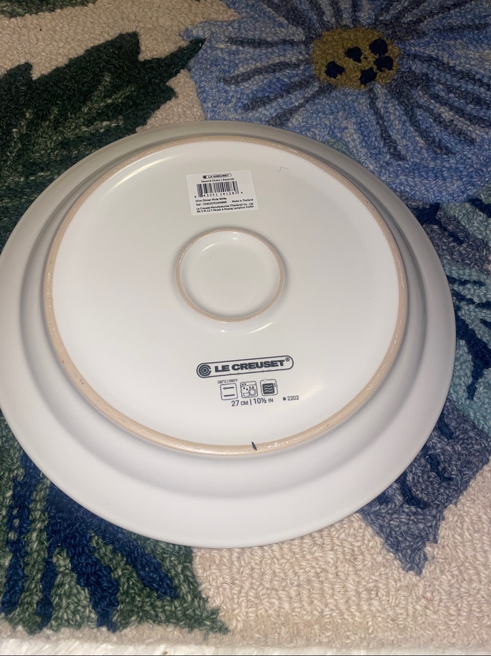 BNWT Le Creuset plain red Glazed Dinner Plate with 3 embossed rim, size 27 cm